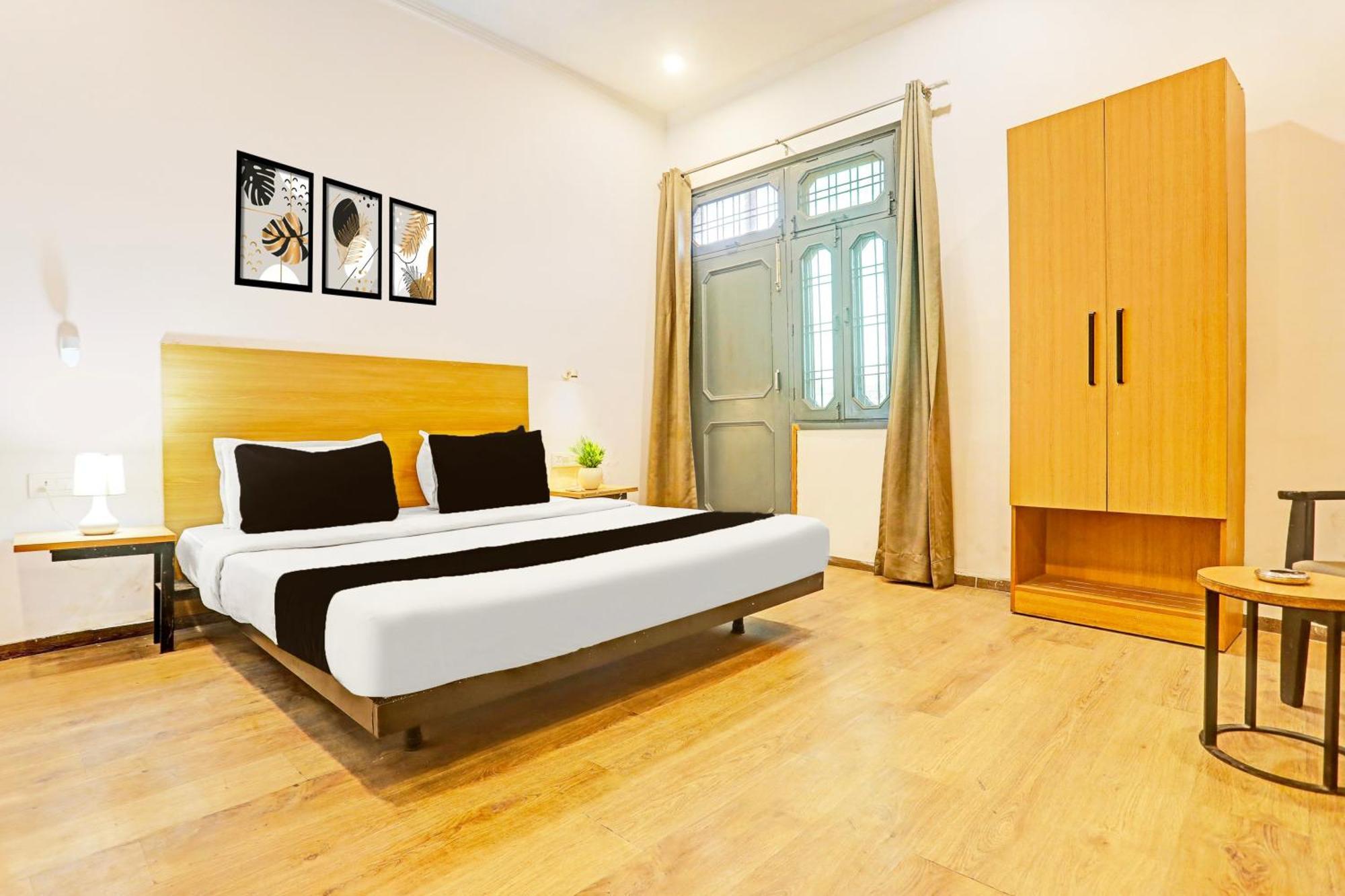 Super Townhouse Vijay Khand Gomti Nagar Lucknow Exteriör bild