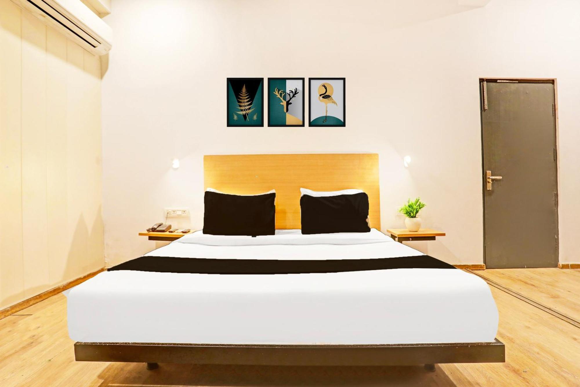 Super Townhouse Vijay Khand Gomti Nagar Lucknow Exteriör bild