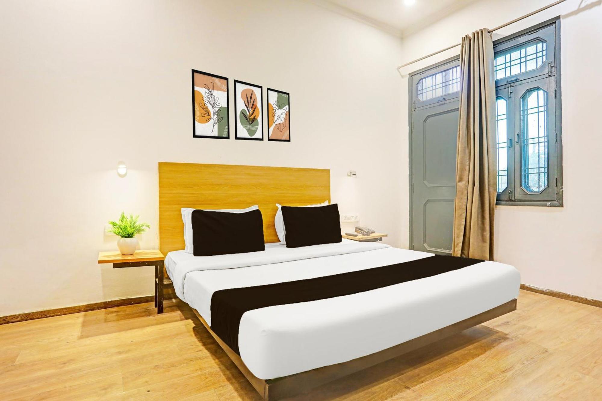 Super Townhouse Vijay Khand Gomti Nagar Lucknow Exteriör bild