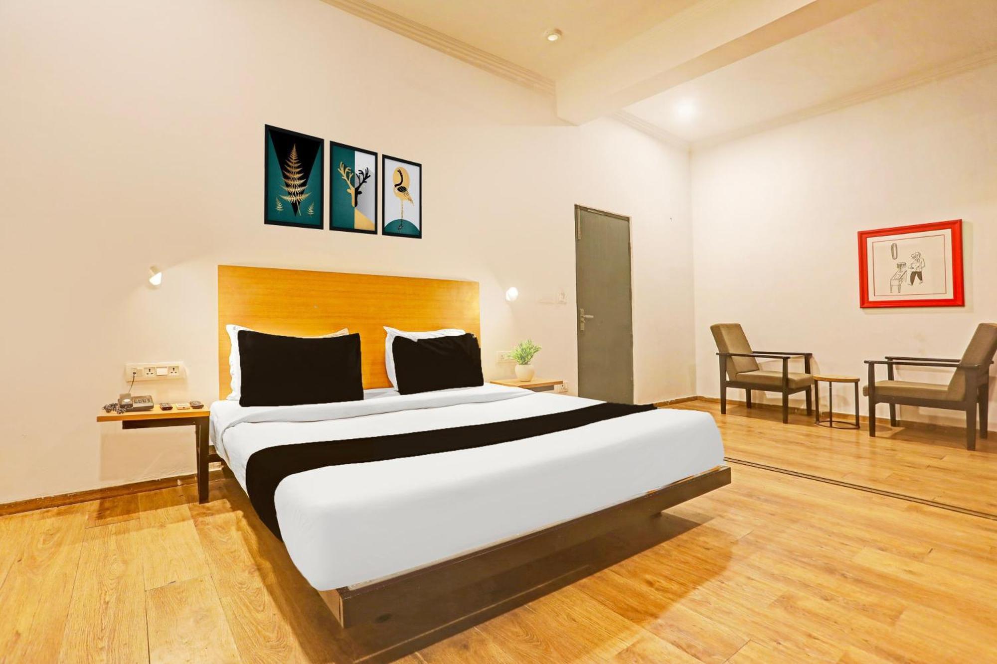 Super Townhouse Vijay Khand Gomti Nagar Lucknow Exteriör bild