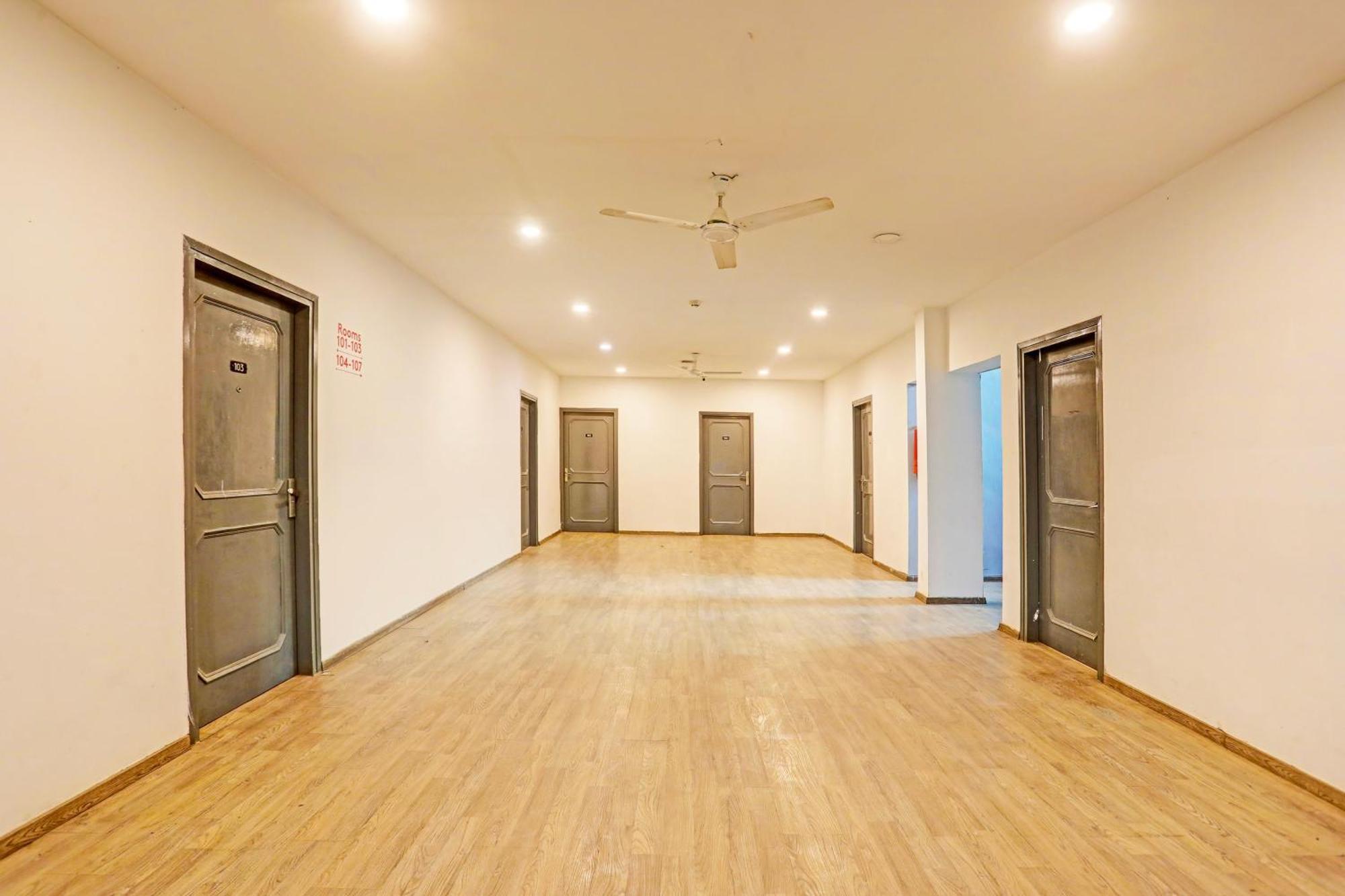 Super Townhouse Vijay Khand Gomti Nagar Lucknow Exteriör bild
