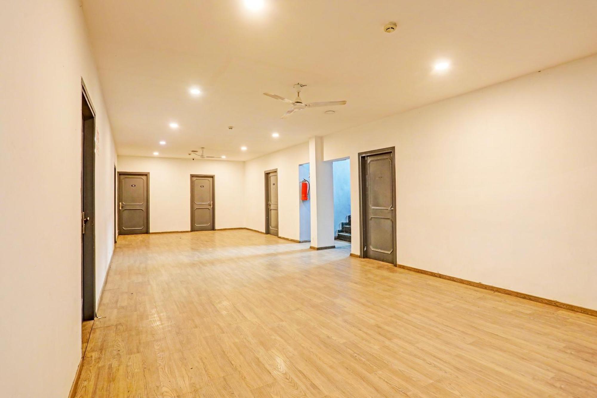 Super Townhouse Vijay Khand Gomti Nagar Lucknow Exteriör bild