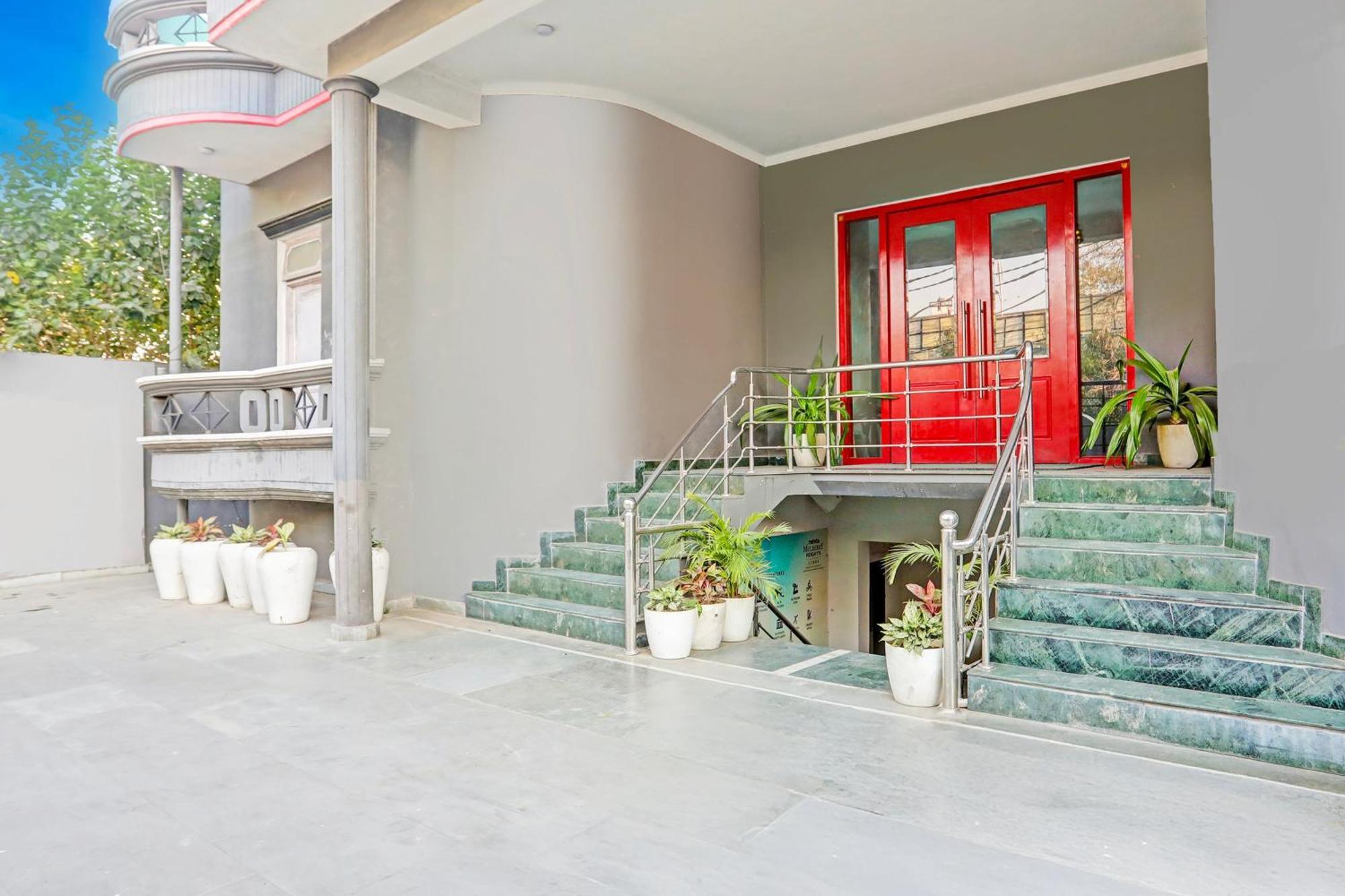Super Townhouse Vijay Khand Gomti Nagar Lucknow Exteriör bild